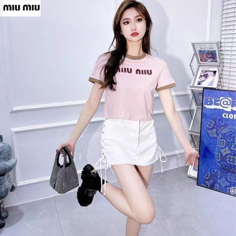 💕Aurora 美國代購💕MiuMiu 新款 百搭 貼布字母 休閒短款 短袖T恤衫 女上衣-細節圖7