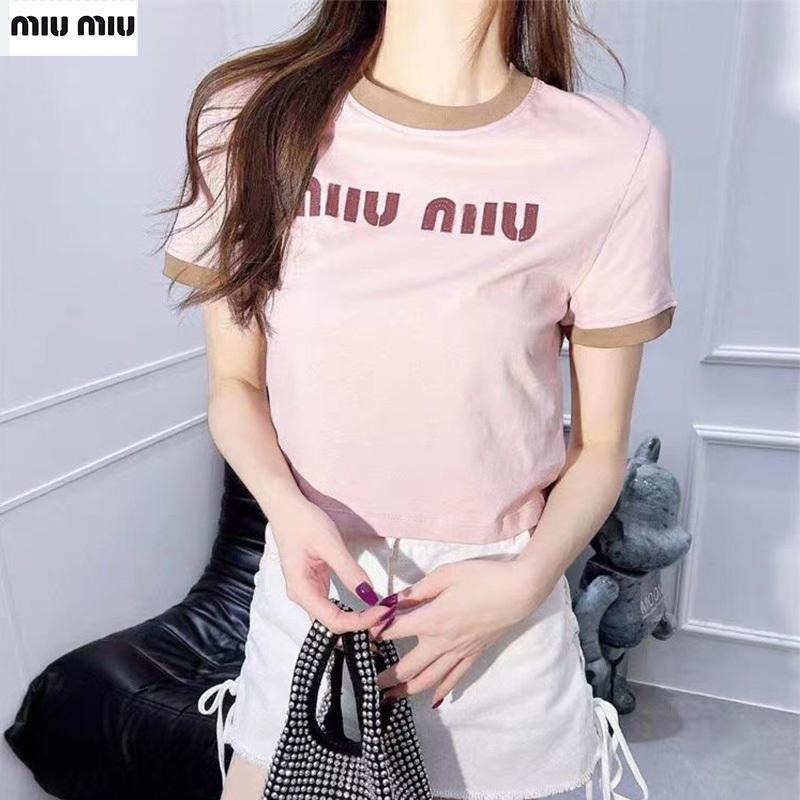 💕Aurora 美國代購💕MiuMiu 新款 百搭 貼布字母 休閒短款 短袖T恤衫 女上衣-細節圖8