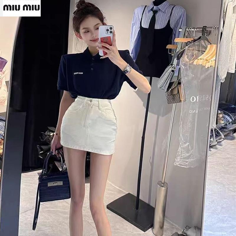 💕Aurora 美國代購💕MiuMiu 小眾設計感 新款 純色字母 翻領 羊毛針織短袖Polo衫 女上衣-細節圖5