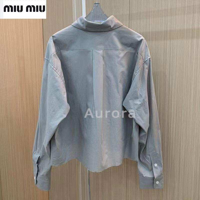 💕Aurora 美國代購💕 MiuMiu 經典 刺綉 字母 翻領襯衫 小清新設計感 長袖 短款 襯衣-細節圖8