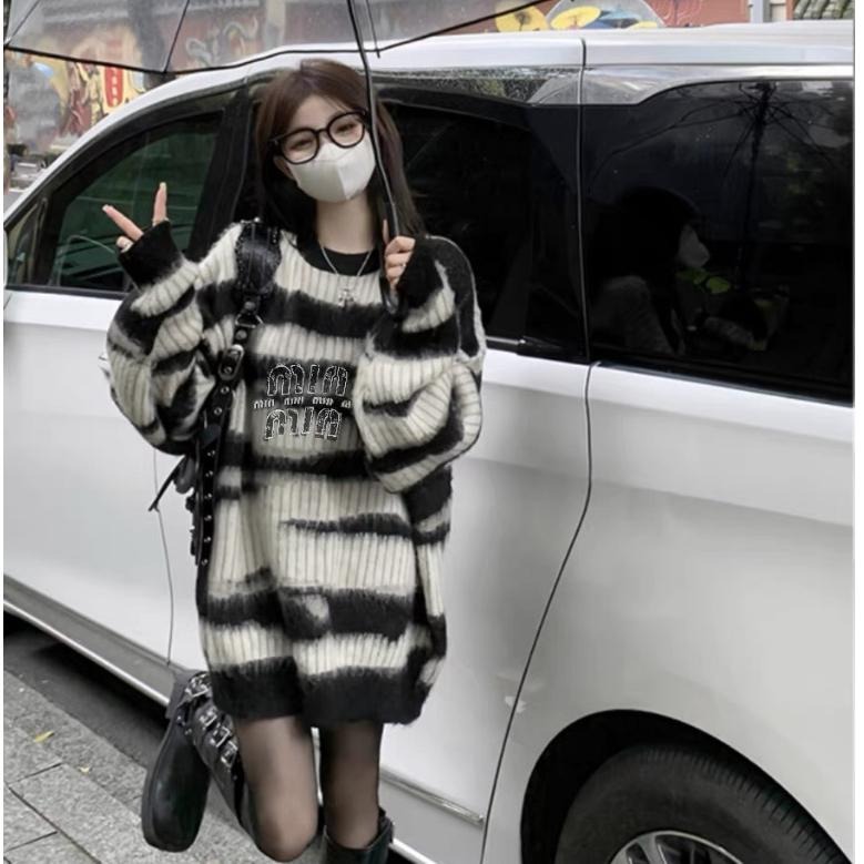 Aurora 購物分享💕 MiuMiu 馬海毛條紋毛衣 針織衫 斑馬紋 圓領套頭 男女同款毛衣-細節圖2