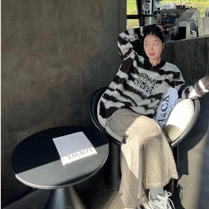 Aurora 購物分享💕 MiuMiu 馬海毛條紋毛衣 針織衫 斑馬紋 圓領套頭 男女同款毛衣-細節圖7