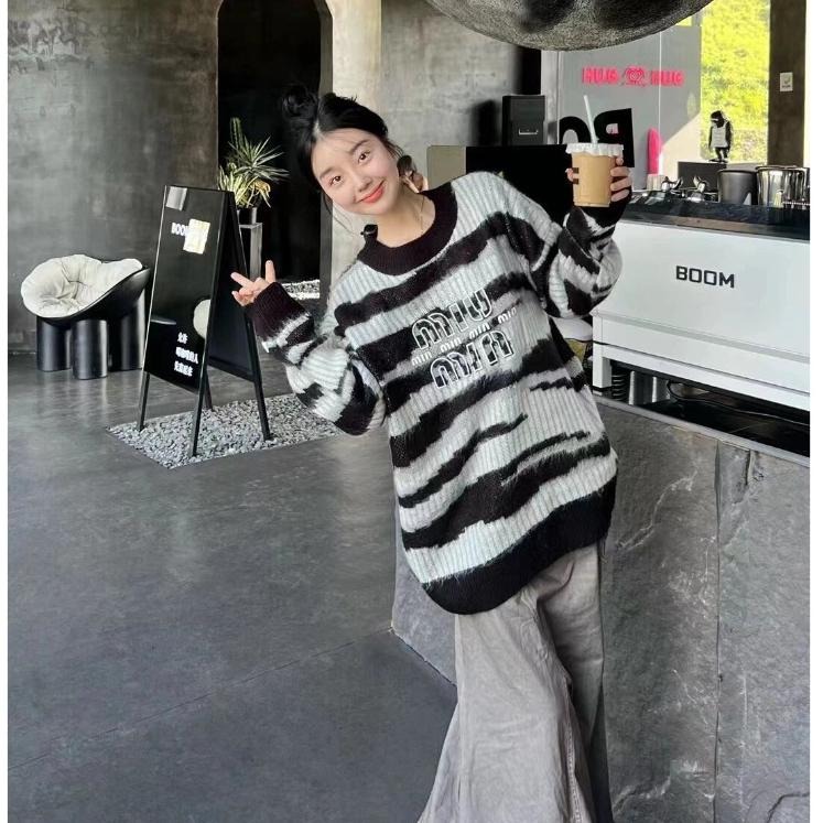 Aurora 購物分享💕 MiuMiu 馬海毛條紋毛衣 針織衫 斑馬紋 圓領套頭 男女同款毛衣-細節圖8