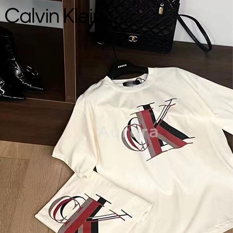 💕Aurora 美國代購💕 Calvin Klein  新款復古幻影重疊LOLO 短袖t恤 寬鬆大版t 杏色-細節圖3