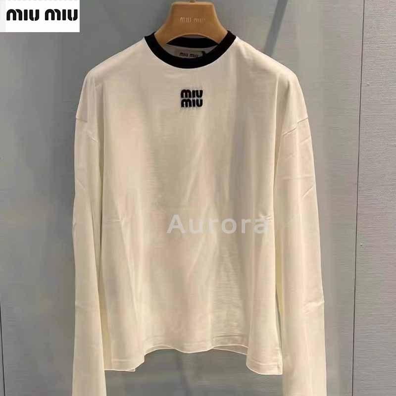💕Aurora 美國代購💕 MiuMiu 新款平紋長袖 T恤 胸前刺繡logo 寬松 休閒 白色 打底衫上衣女-細節圖5