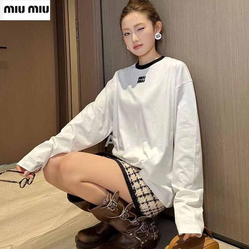 💕Aurora 美國代購💕 MiuMiu 新款平紋長袖 T恤 胸前刺繡logo 寬松 休閒 白色 打底衫上衣女-細節圖7