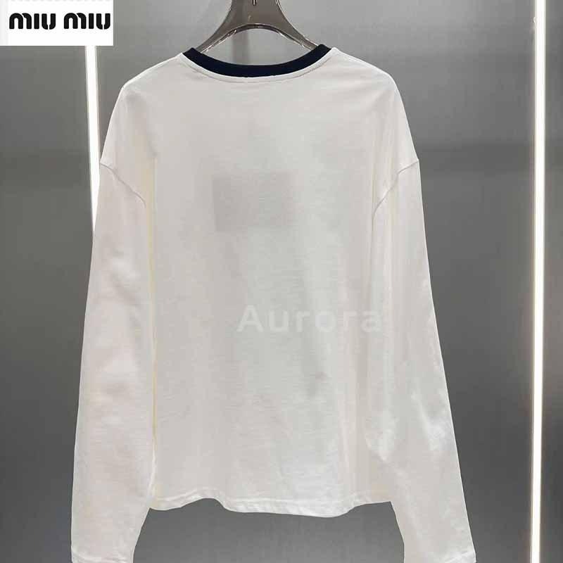 💕Aurora 美國代購💕 MiuMiu 新款平紋長袖 T恤 胸前刺繡logo 寬松 休閒 白色 打底衫上衣女-細節圖8