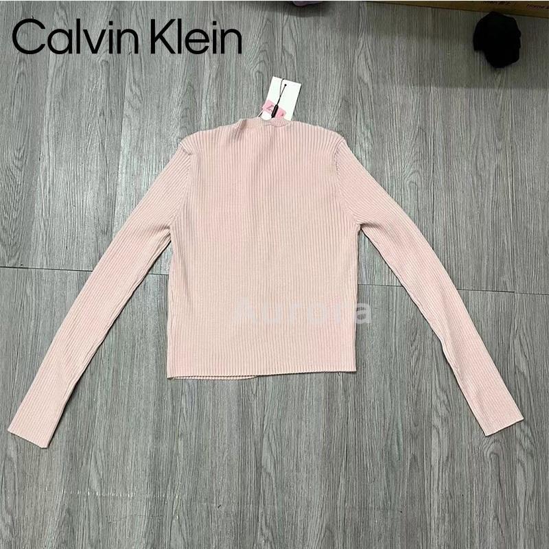 💕Aurora 美國代購💕 Calvin Klein 新款 刺綉母字 修身 短款 針織開衫 淡粉色 針織上衣-細節圖7