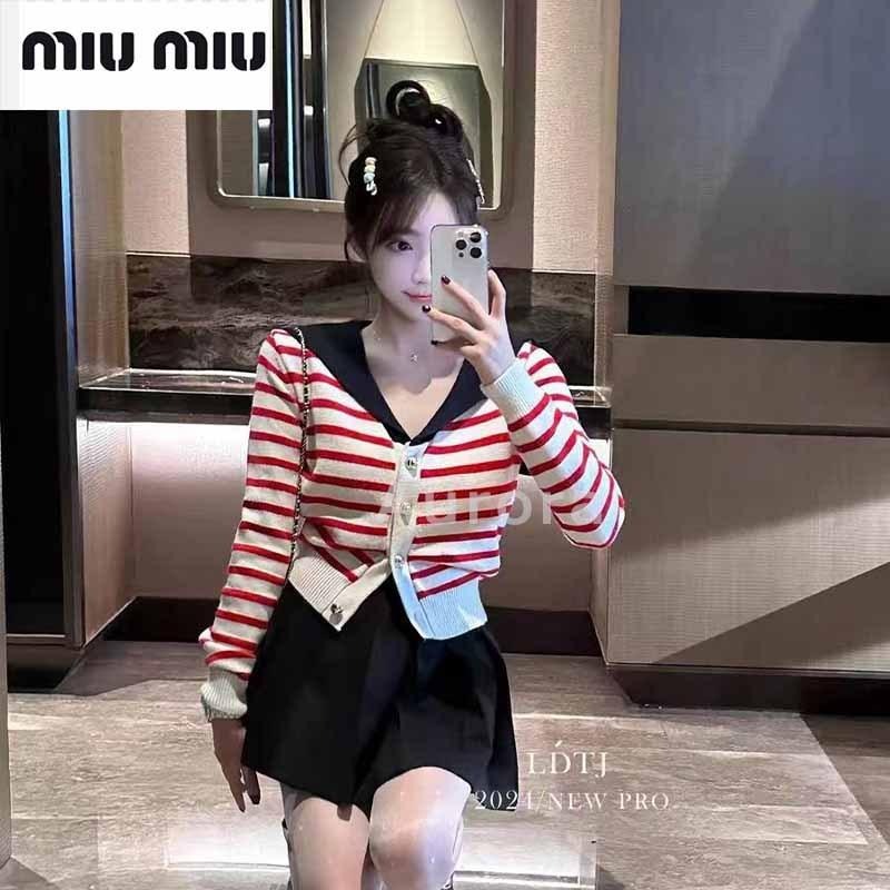 💕Aurora 美國代購💕MIU MIU 新款 法式 復古 條紋 軍領 針織 開衫女 百搭 上衣 學院甜辣少女系-細節圖2