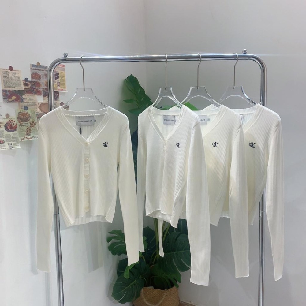 Aurora 購物分享💕Calvin Klein CK Jeans新款V領刺繡LOGO單排扣針織開衫毛衣外套-細節圖2