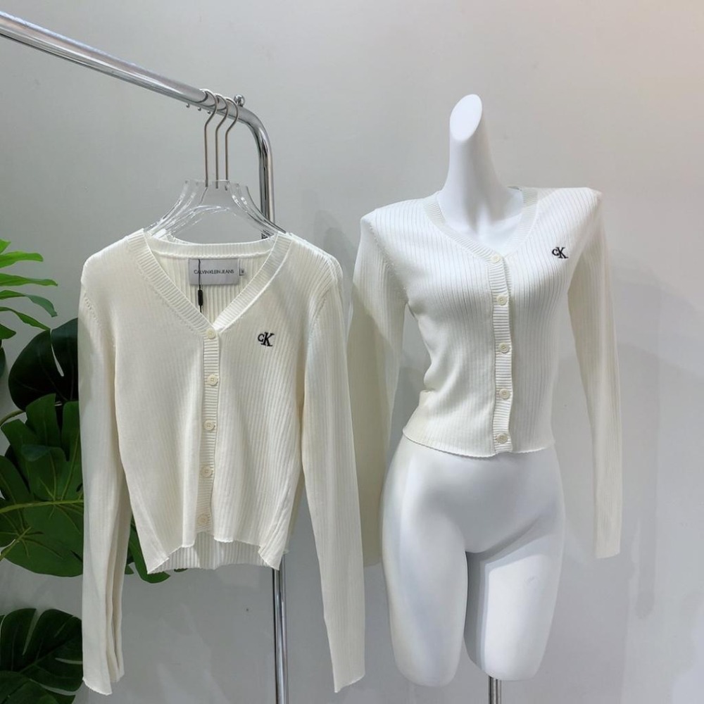 Aurora 購物分享💕Calvin Klein CK Jeans新款V領刺繡LOGO單排扣針織開衫毛衣外套-細節圖3