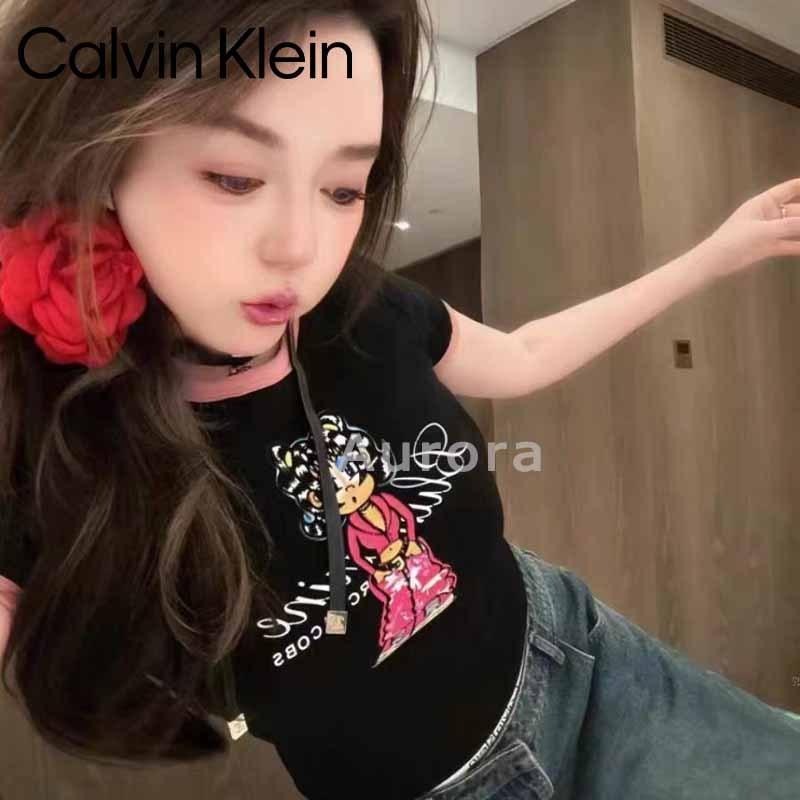 💕Aurora 美國代購💕 Calvin Klein 夏季 新款 卡通字母 印花黑粉撞色 短款 修身 短袖 T恤-細節圖2