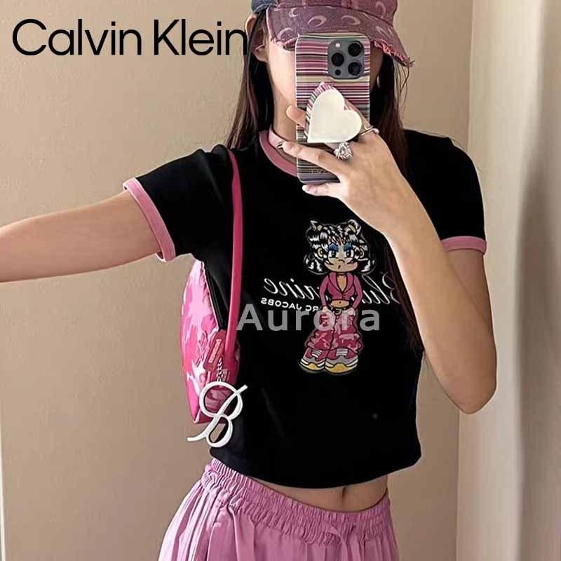 💕Aurora 美國代購💕 Calvin Klein 夏季 新款 卡通字母 印花黑粉撞色 短款 修身 短袖 T恤-細節圖8