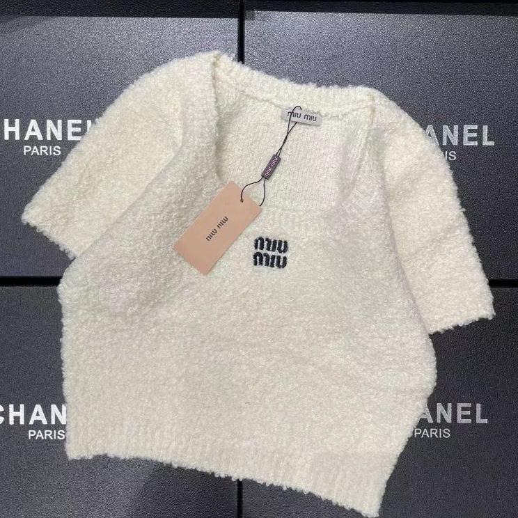 Aurora 購物分享💕 MiuMiu 新款刺繡字母 毛巾線紗短袖上衣-細節圖16