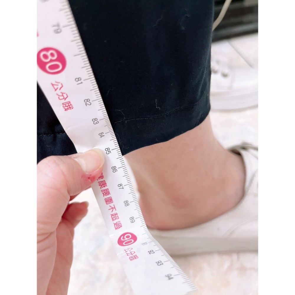 【二手】iROO黑色花苞滑面九分西裝長褲-AS-細節圖4