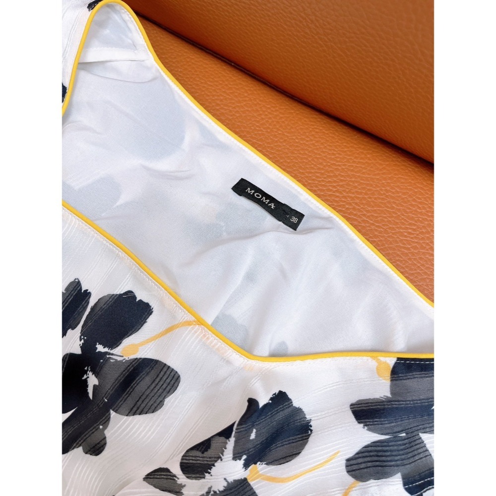 【二手】MOMA白色方領花圖五分袖上衣-AS-細節圖3