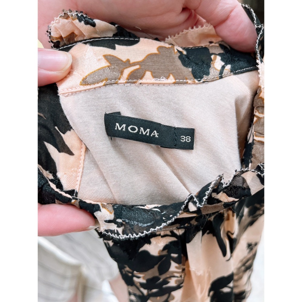 【二手】MOMA米黑色中領碎花長袖上衣-AS-細節圖3