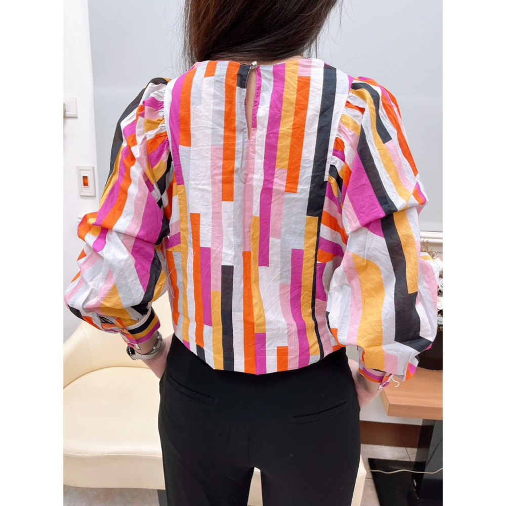 【二手】iROO幾何線條小方領長袖上衣-AS-細節圖2