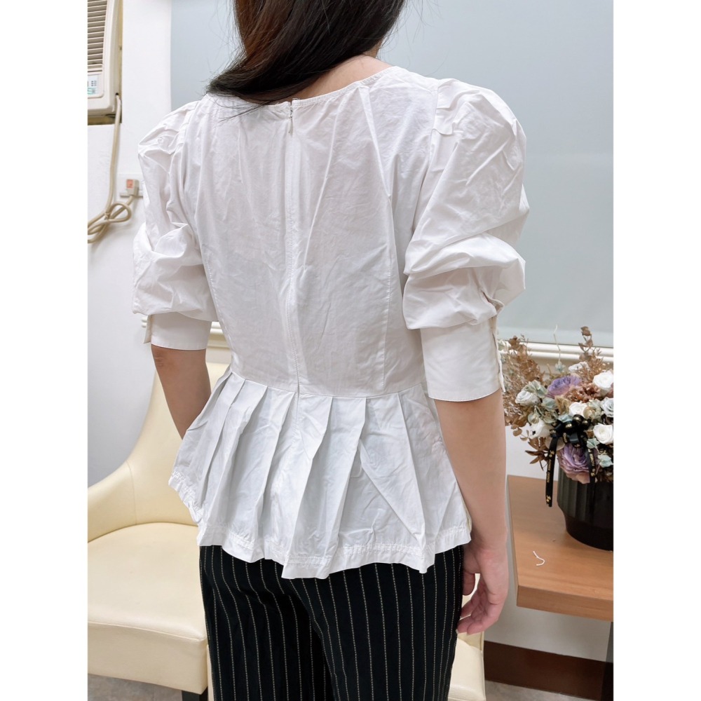 【二手】iROO白色傘型綁帶七分袖上衣-AS-細節圖2