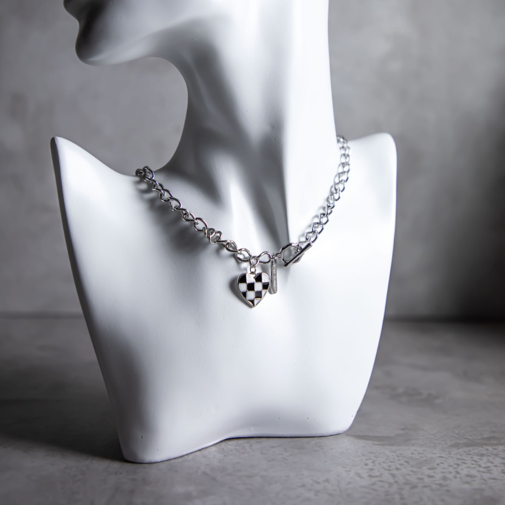 「美物選品」設計感棋盤格愛心項鍊-細節圖3