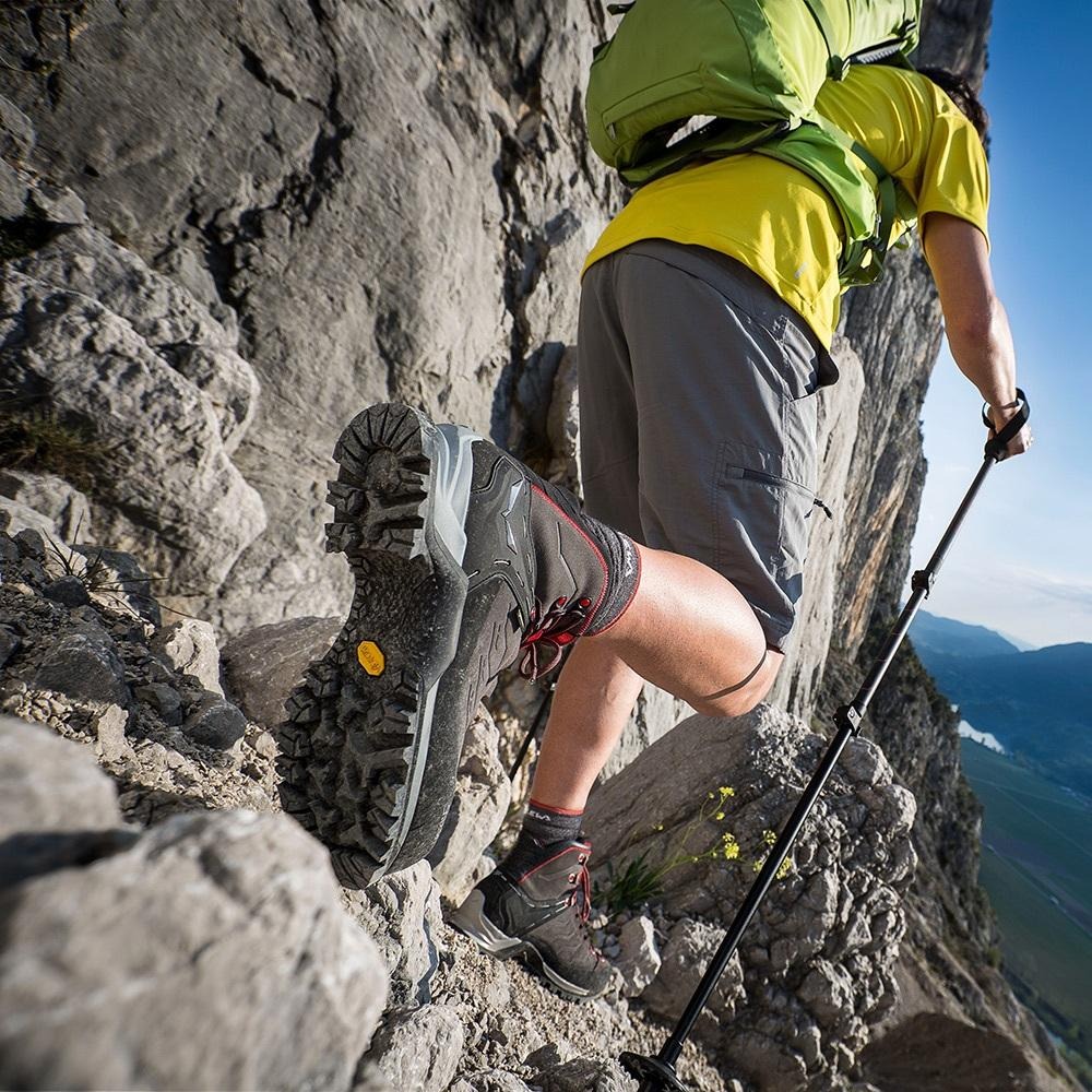 【SALEWA 義大利】MOUNTAIN TRAINER GORE-TEX 防水登山健行鞋 男 柏油灰/橘｜高山健行靴-細節圖5