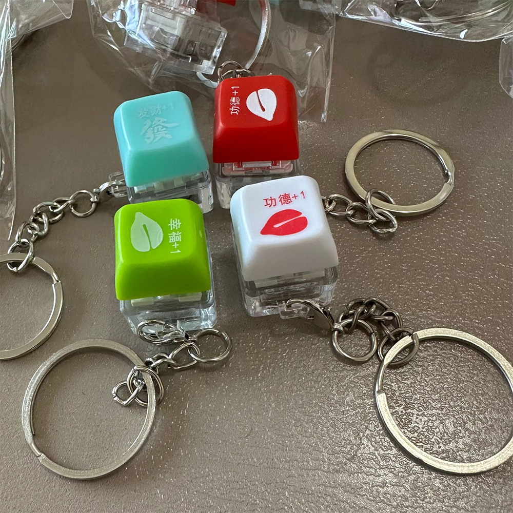 功德小木魚⚡️邦妮【台灣現貨】功德按鍵 功德按鈕 功德鑰匙圈 功德+1 解壓玩具多巴胺解壓按鈕小木魚解壓神器鎖匙圈-細節圖2