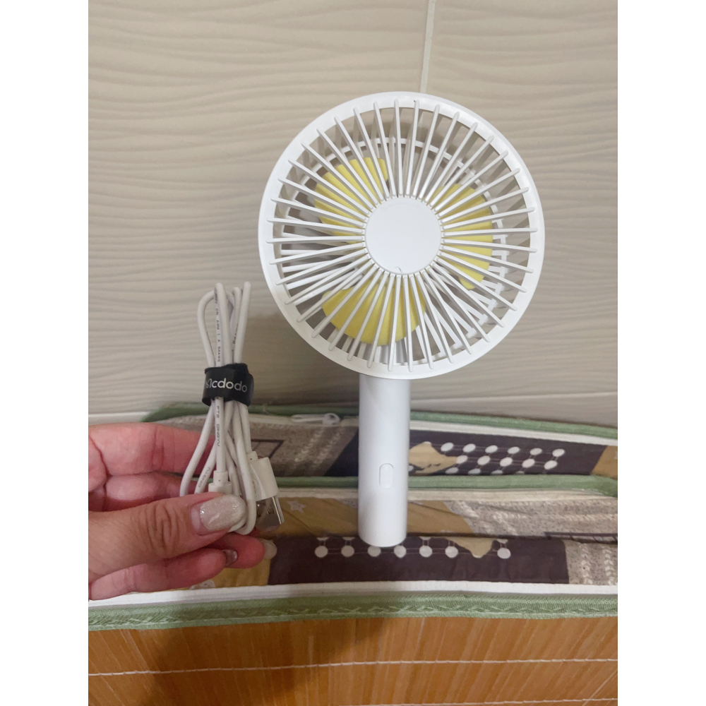 Klnyo 手持電扇 〝充電款〞有附線    二手  98成新  盒子不見了-細節圖2