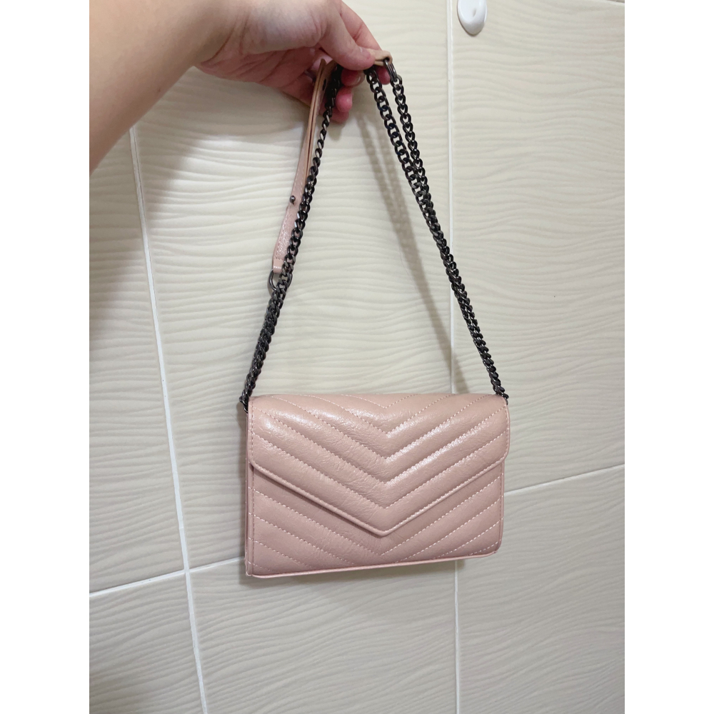 信封包水波紋鍊條包 ( 零錢 / 鈔票 / 手機 / 卡 )  都能放( 兩個卡夾/一個零錢夾/兩個票夾/一個手機格)-細節圖2