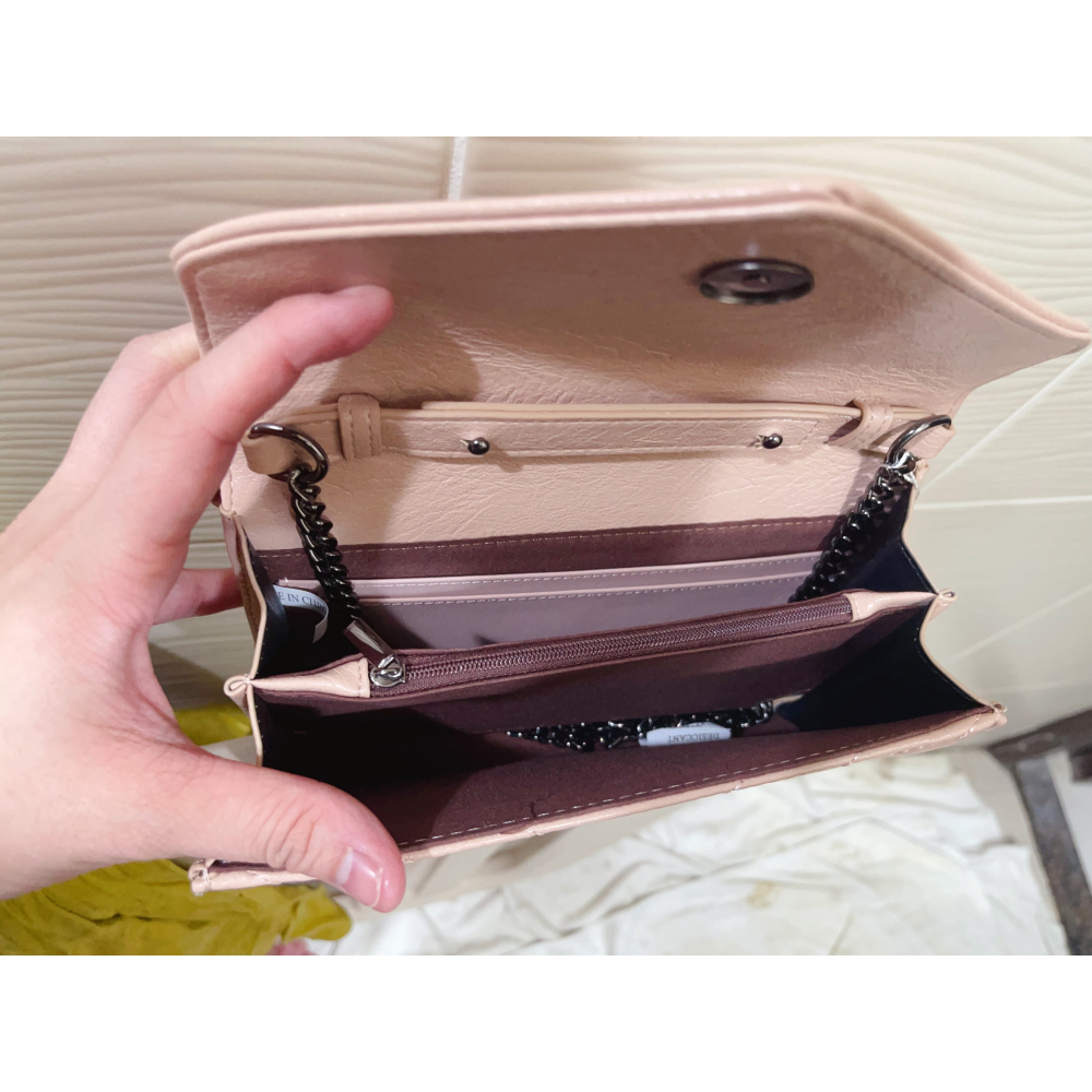 信封包水波紋鍊條包 ( 零錢 / 鈔票 / 手機 / 卡 )  都能放( 兩個卡夾/一個零錢夾/兩個票夾/一個手機格)-細節圖4
