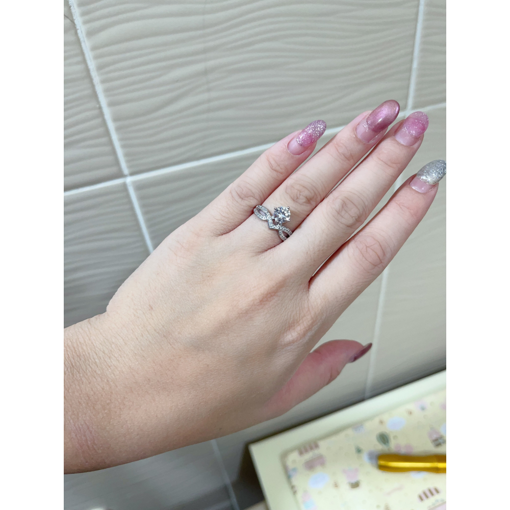 閃亮 莫桑石  戒指   ( 戒圍可調 )  有附盒子-細節圖4