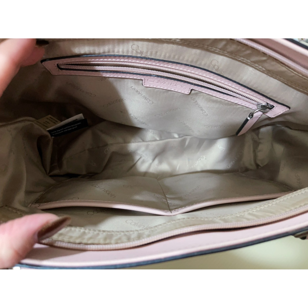 Calvin Klin 肩背包  9.9成新  只背過一次-細節圖5