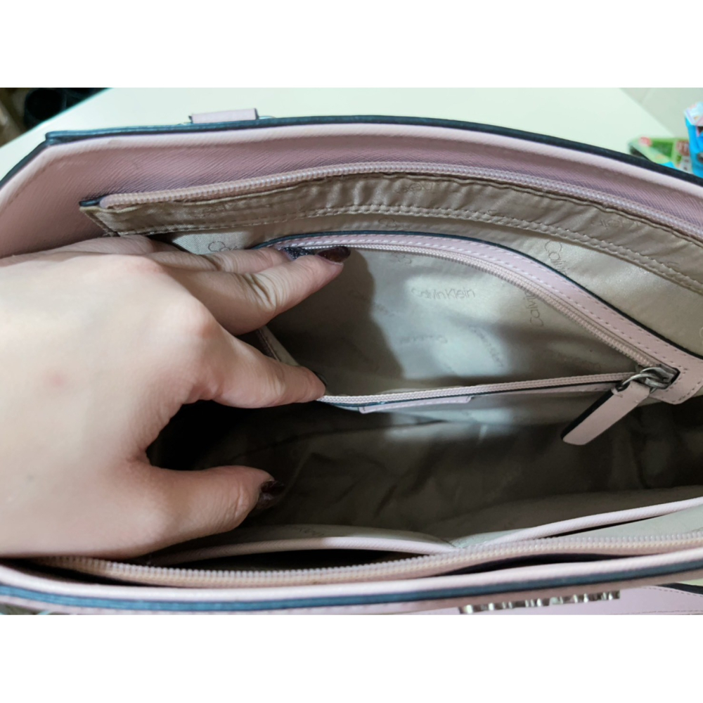 Calvin Klin 肩背包  9.9成新  只背過一次-細節圖7