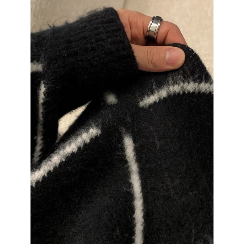 【YT SHOP】韓國 男款 海馬毛保暖針織上衣 黑白紋慵懶寬鬆針織毛衣 長袖 穿搭 寬鬆-細節圖4