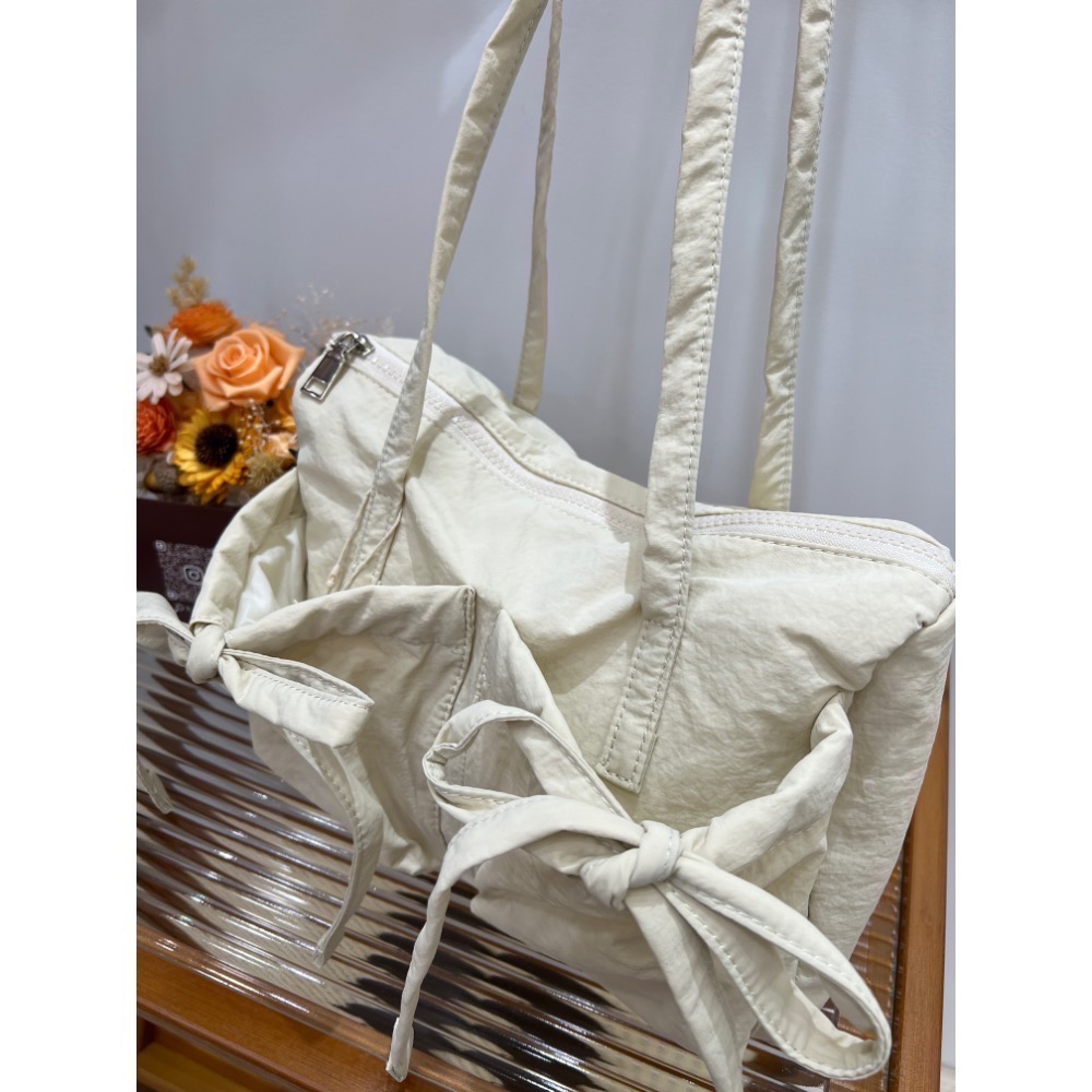 「V+ACC」蝴蝶結托特包 輕量尼龍大容量 米白 霧粉 寶寶藍-細節圖4