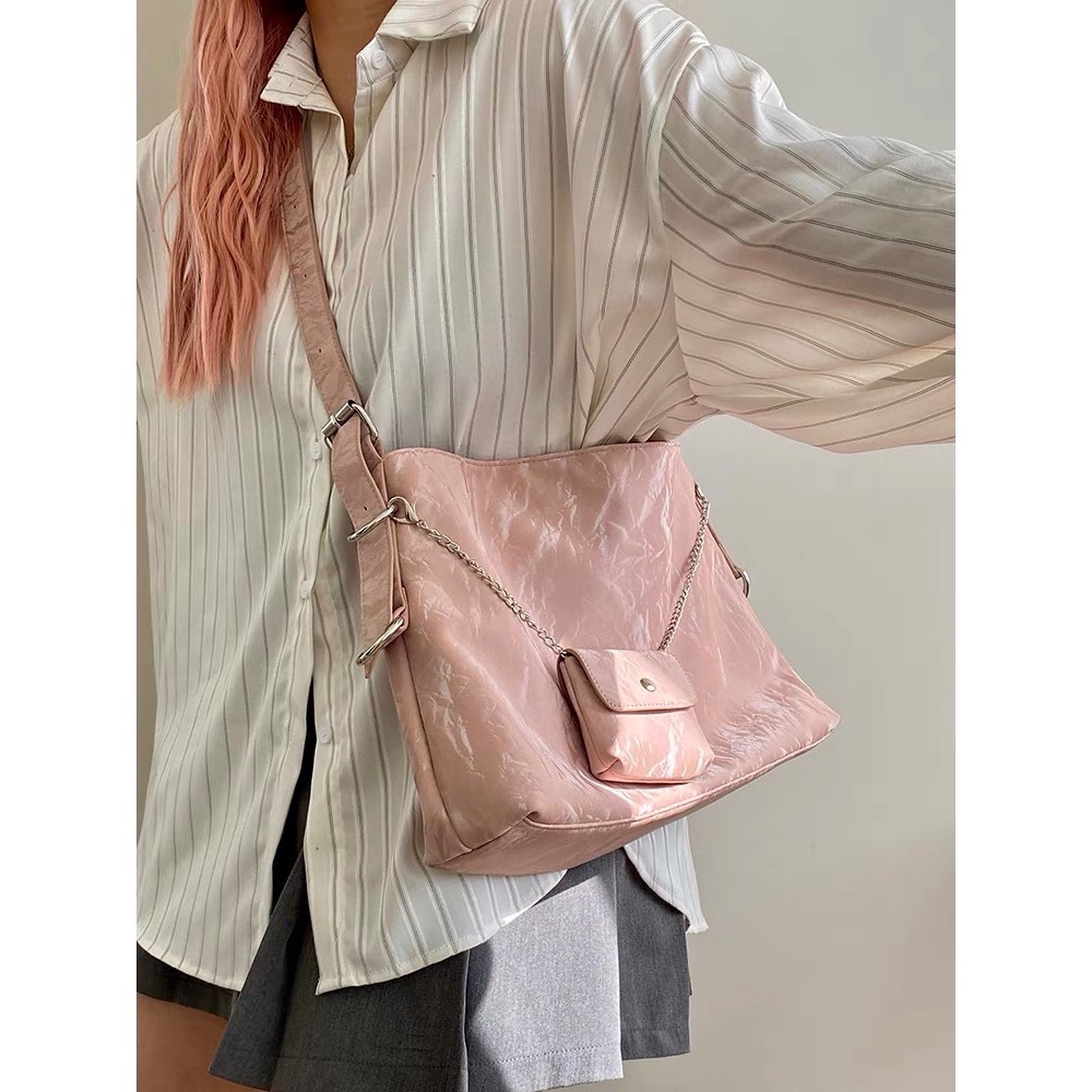 「V+ACC」韓系托特包 斜背包 大容量 附吊飾零錢包-細節圖10