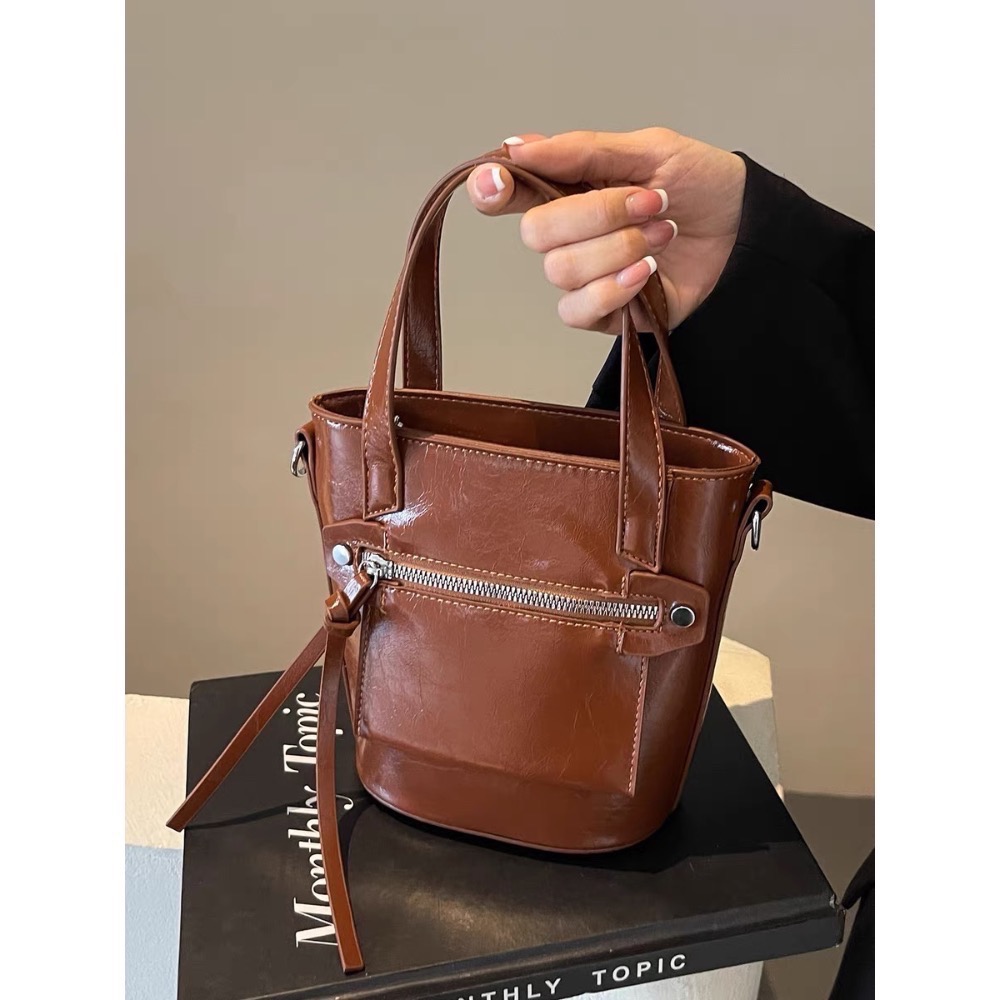 「V+ACC」2024韓系包款 機車包 卯釘款 亮皮革-規格圖10