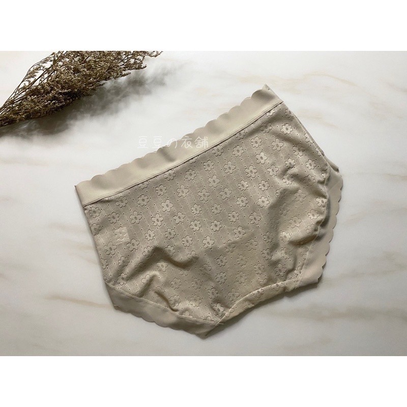 #68010 全新機能 抗菌褲底 紫杉醇 彈力褲頭 蕾絲 無痕 大尺碼 大碼 中腰 女生內褲 女內褲 內褲-細節圖5