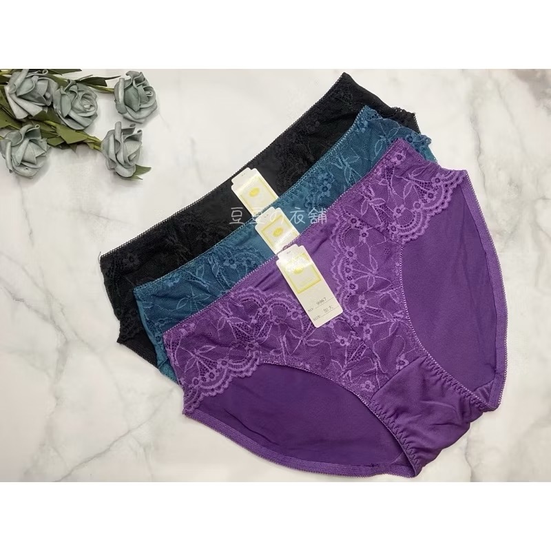 #9967 加大 牛奶絲 蕾絲 性感 親膚 中腰 大碼 大尺碼 女生內褲 女內褲 內褲-細節圖2