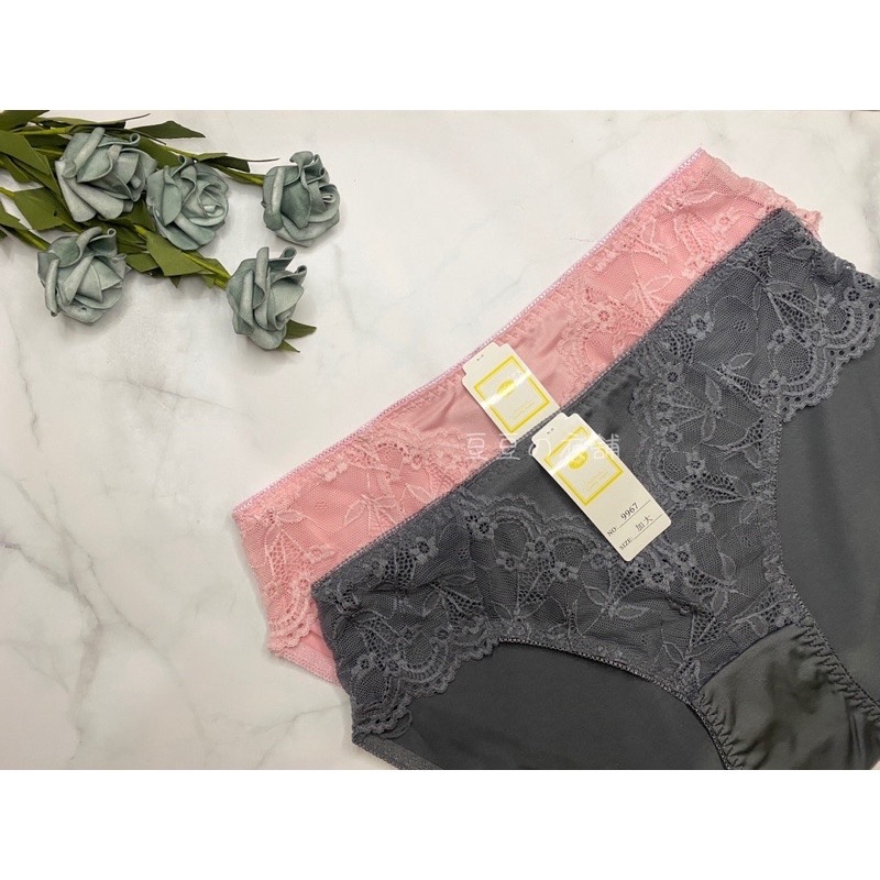 #9967 加大 牛奶絲 蕾絲 性感 親膚 中腰 大碼 大尺碼 女生內褲 女內褲 內褲-細節圖3