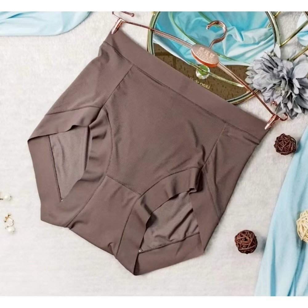 #9102 SOFT LIGHT 舒芙蕾內褲 絲絲入扣 超薄 涼感 蠶絲 無痕 透氣 中腰 女生內褲 女內褲 內褲-細節圖9