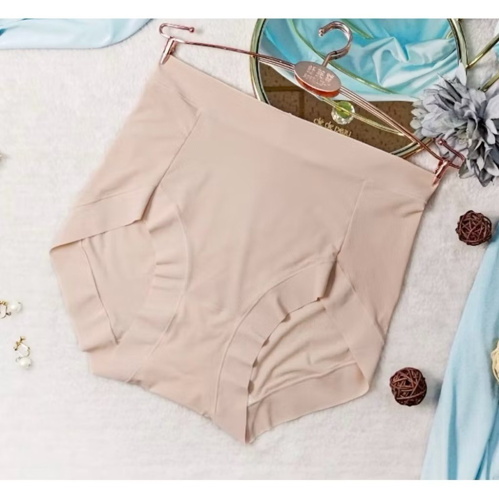 #9102 SOFT LIGHT 舒芙蕾內褲 絲絲入扣 超薄 涼感 蠶絲 無痕 透氣 中腰 女生內褲 女內褲 內褲-細節圖10