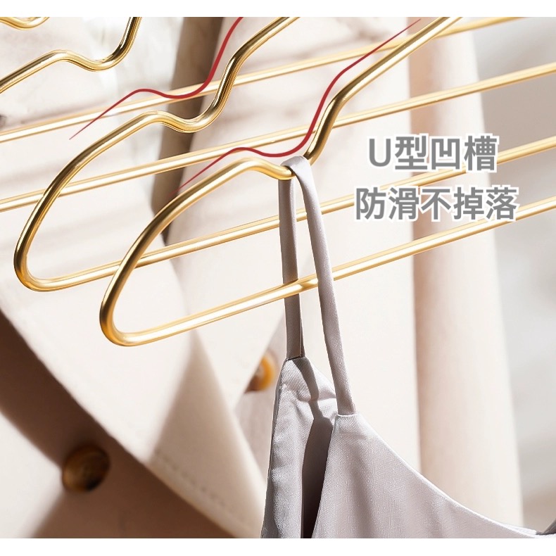 🌸ISFUN🌸 ⭐️現貨⭐️ 奢華時尚鋁合金無痕衣架-細節圖9