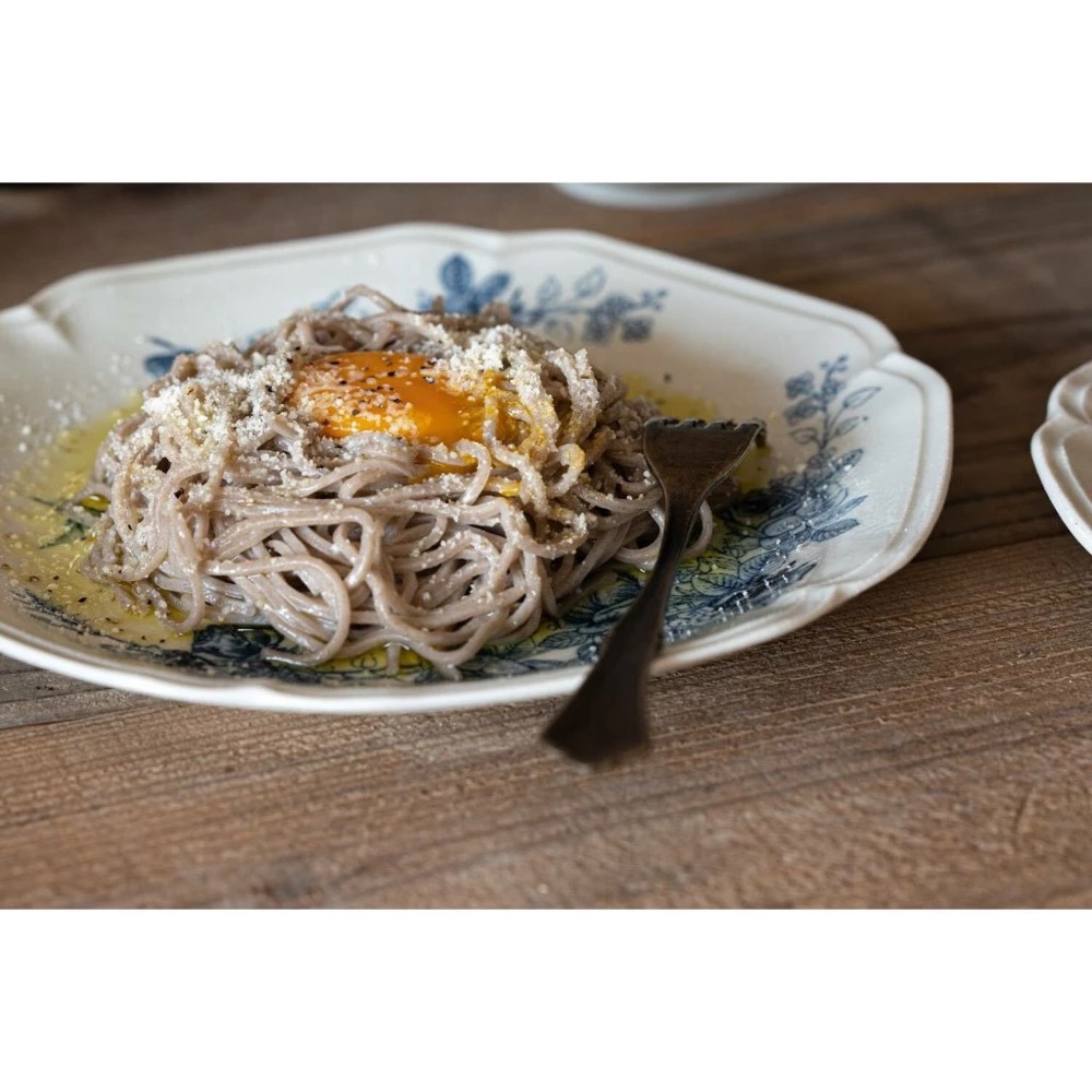 日本🇯🇵 復古玫瑰🌹美濃燒 法式餐盤 24cm 餐盤 義大利麵盤 沙拉盤-細節圖3