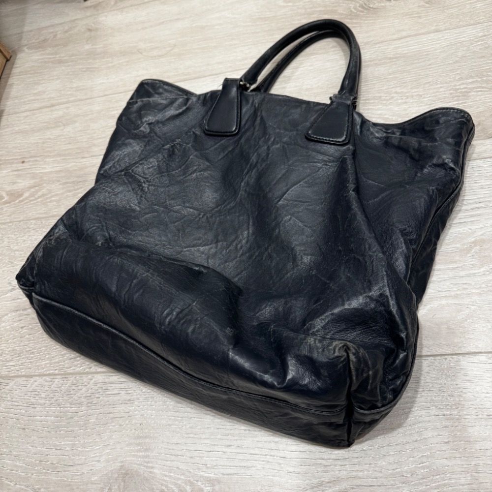 正版 Prada手提包 （二手商品，狀態不錯）-細節圖3