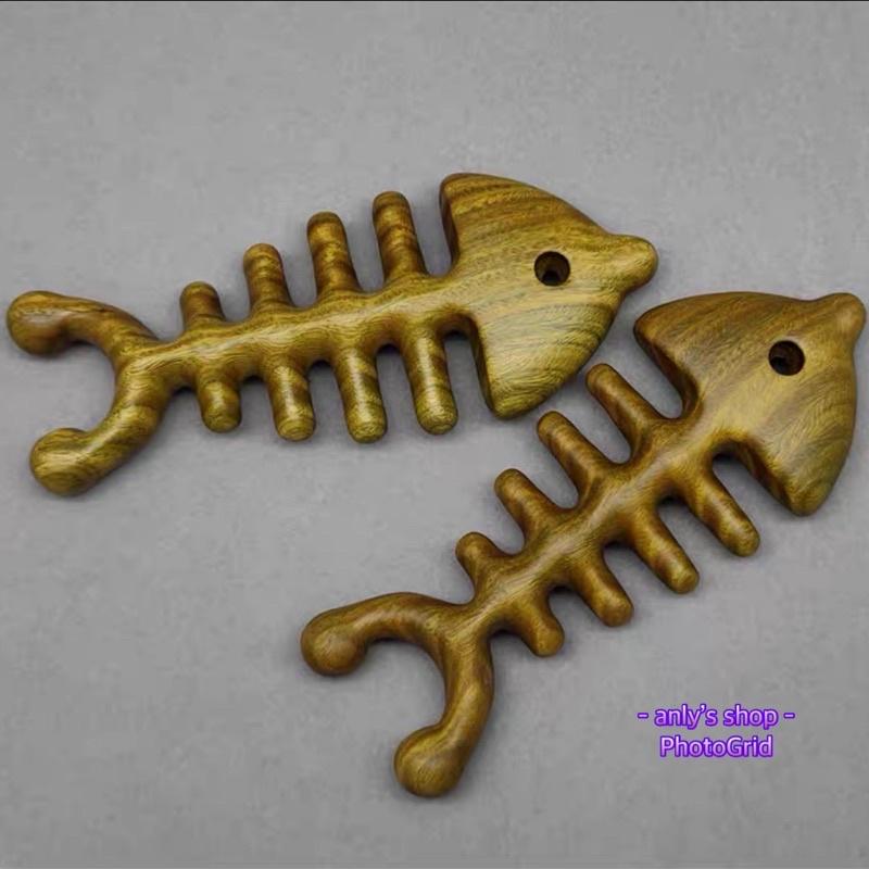 【艾美莎莎】現貨精品 綠檀按摩梳 綠檀木梳 寬齒 綠檀魚骨木梳 綠檀魚骨經絡梳 頭部指壓按摩 綠檀木按摩梳 綠檀大齒梳-細節圖6