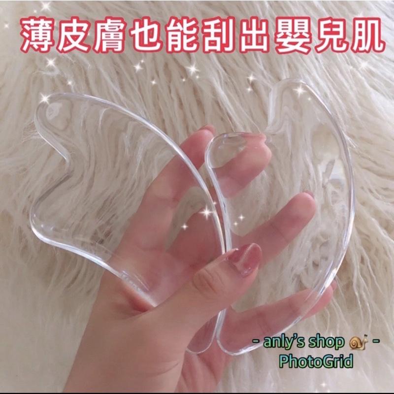 艾美莎莎💞台灣現貨 樹脂 特大號 水晶刮痧板 撥筋棒 心形 海豚按摩器 海豚刮痧板 蜜蠟刮痧器 刮痧 按摩板 穴位經絡梳-細節圖2