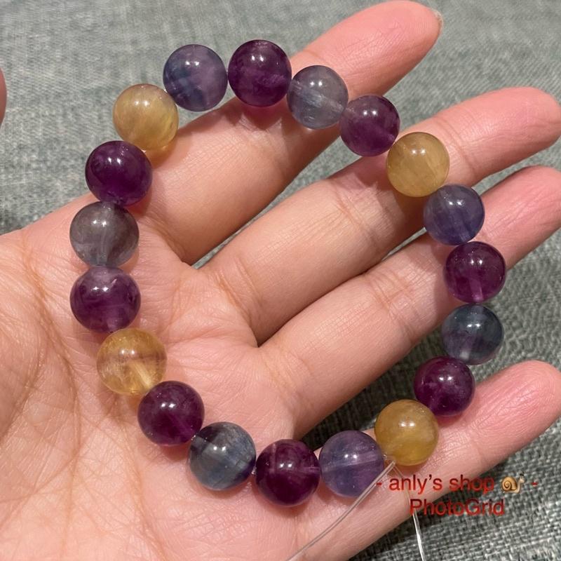 現貨 此商品 10mm+ 高彩 螢石手鍊❤️舒螢石 蘇螢石 螢石 櫻花紫螢 紫螢石 螢石共生 螢石串珠手鍊 舒螢石手鍊-細節圖3