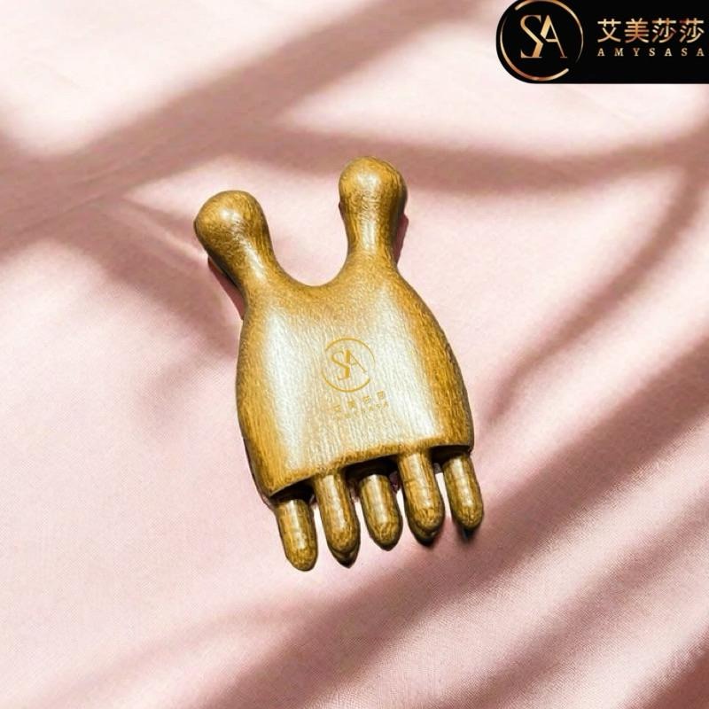 艾美莎莎💞現貨 金絲檀 多功能按摩梳 撥筋棒 鼻子按摩 鼻翼按摩 迎香穴 鼻樑按摩 刮鼻子 按摩梳 刮痧器 頭部頭療刮痧-細節圖4