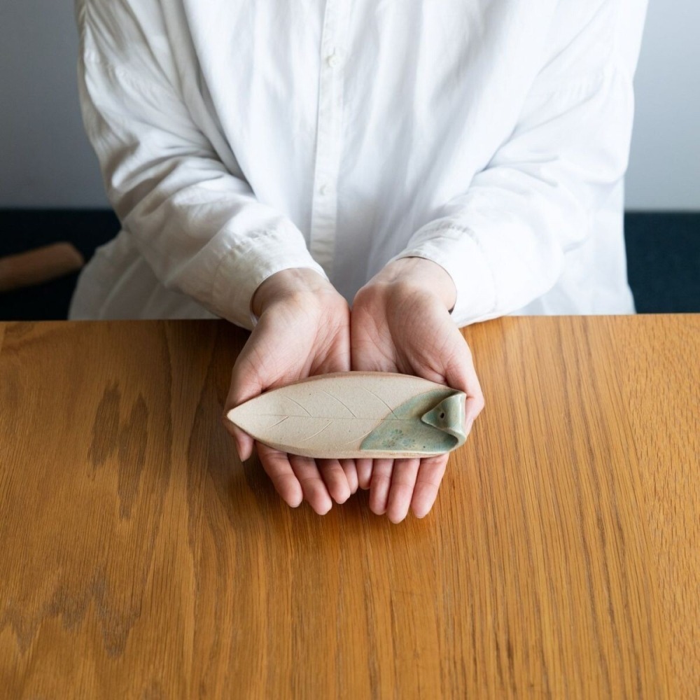 【日本製】 (信樂燒) 手工陶瓷貓頭鷹線香座(展示盤)-細節圖4