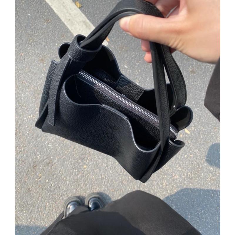 【𝐊𝐈𝐁𝐎𝐘𝐎】 荔枝紋百搭菜籃手提肩背包｜現貨-細節圖9